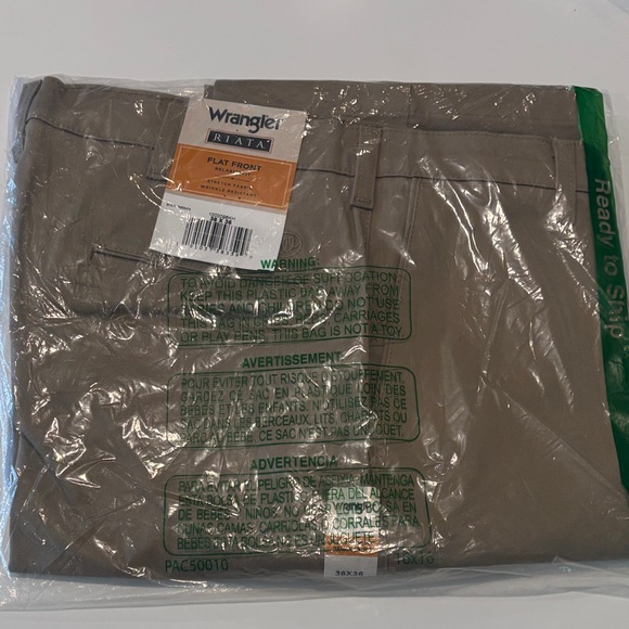 Wrangler Flat Front Relaxed Fit Men’s Pants - Picture 6 of 7